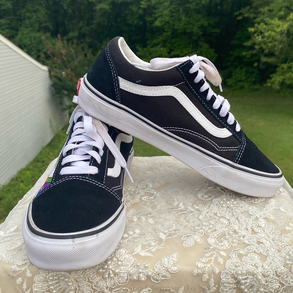 WOMENS VANS OFF THE WALL SNEAKERS - Picture 2 of 10